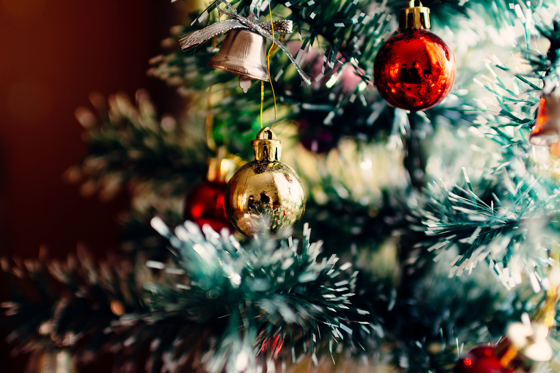 10 Cheap and Creative Christmas Decoration Ideas