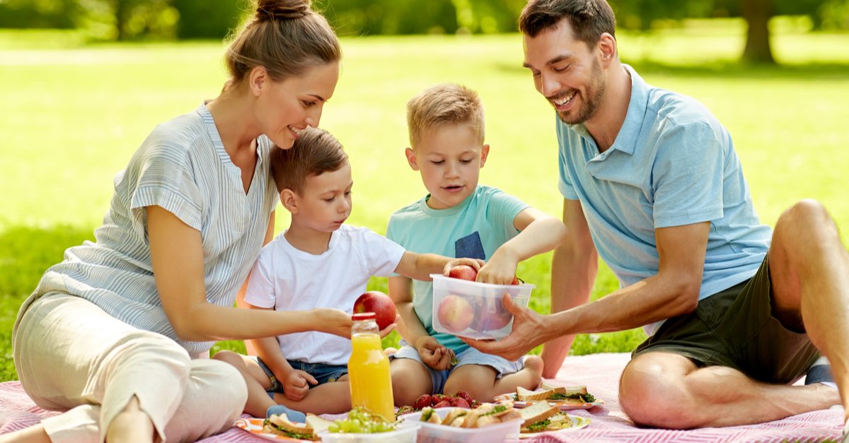 Cheap Picnic Ideas for Families and Couples